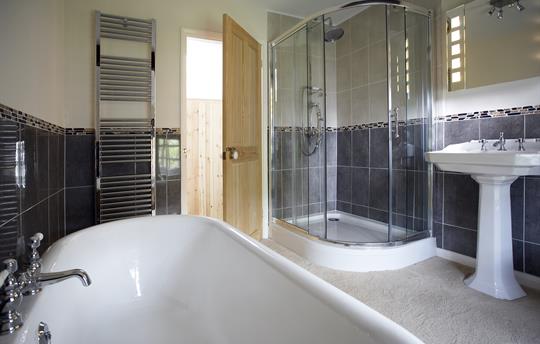 Farmhouse - Family Bathroom