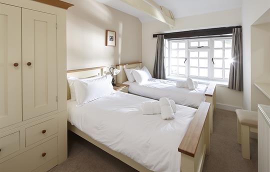 Ambrook - Twin Bedded Room
