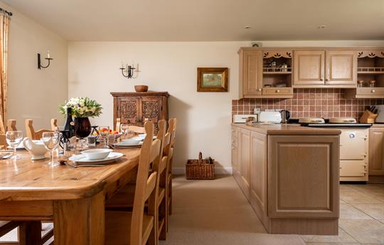 Spacious Dining/kitchen