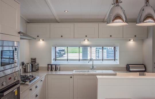 Oven, microwave, dishwasher and 5 burner hob