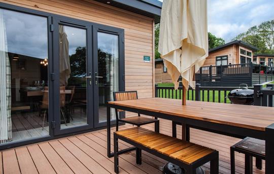 Al fresco dining at Aspen Lodge