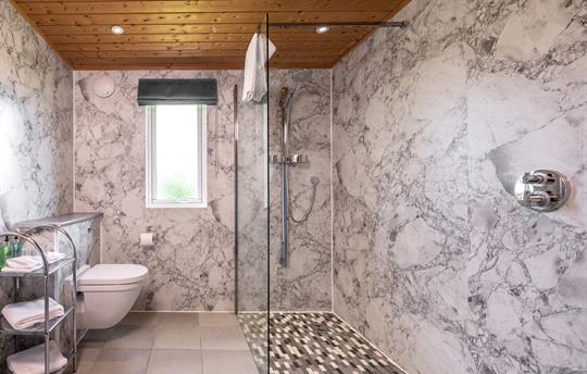 The Lamont ensuite wetroom