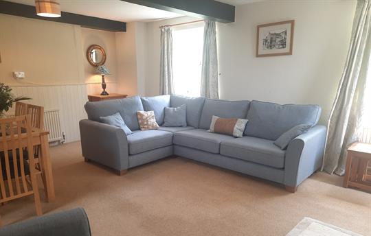 House Cottage Sitting / Dining Room