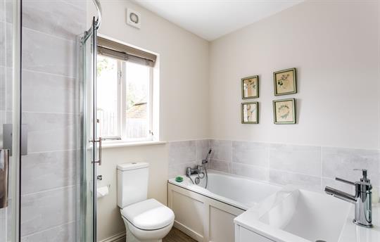 Ensuite bathroom Tearose bedroom at the CIder Mill