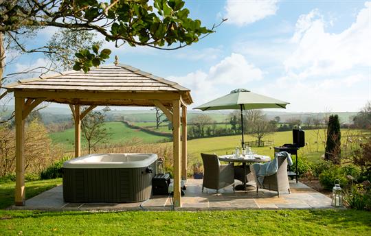 Linhay hot tub and terrace