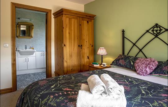 Double Bedroom with En-suite Shower