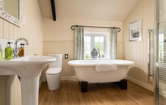 Bath and shower room for Pintail and Widgeon 