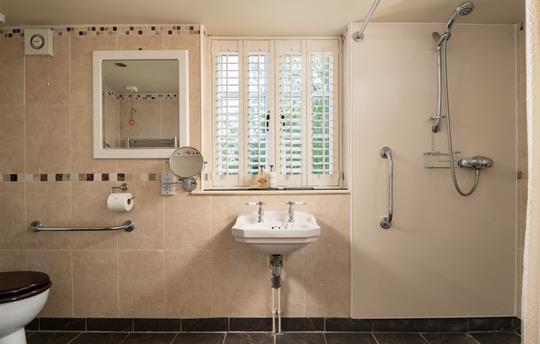 Ground floor ensuite wet/shower room to Mallard