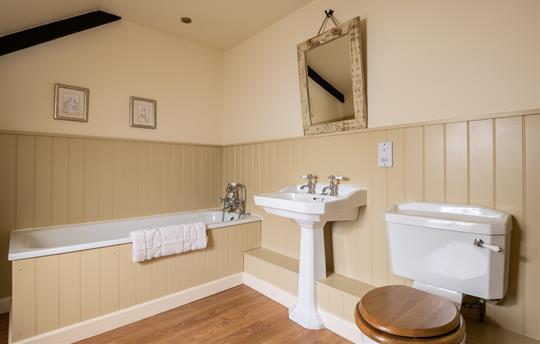 En-suite Bathroom to Teal bedroom