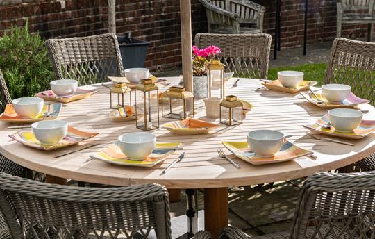 Alfresco Dining - Tincleton Lodge Garden