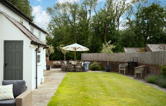 Tincleton Lodge - enclosed Garden area