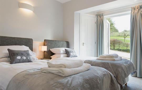 Twin bedroom with access directly to the garden