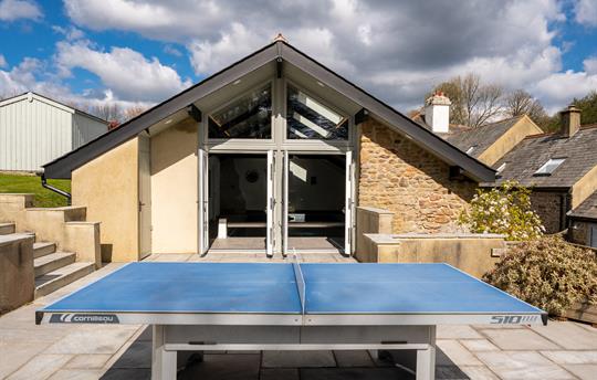 Outdoor table tennis