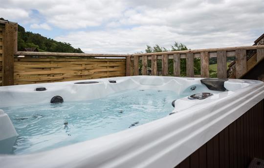Brambles balcony hot tub with fantastic view