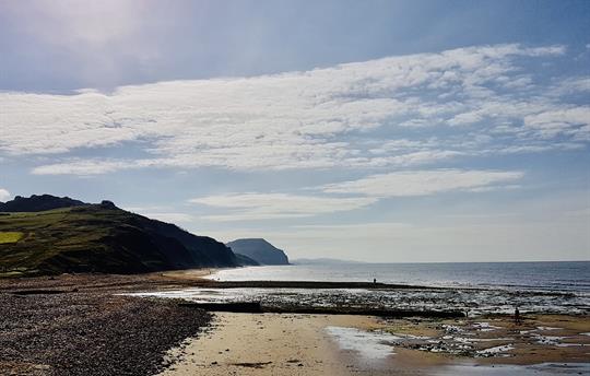 Charmouth Beach - 2 Miles away