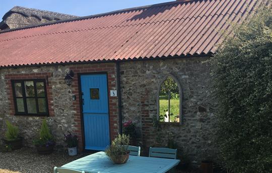 Lark, Front Door & Outside Table