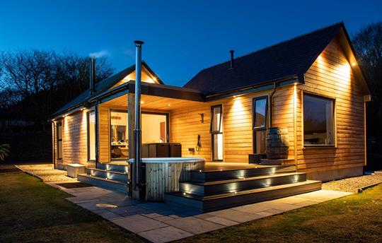 Edradour Bothy with hot tub