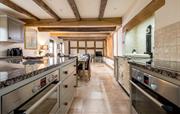 Large, very well-equipped open plan kitchen/dining