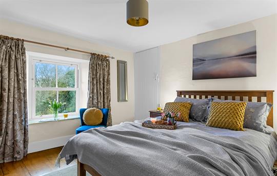 Beautiful double bedroom with garden view