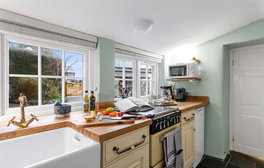 Fully equipped kitchen