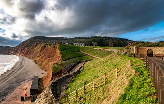 Coastal walk by Jacobs Ladder Beach to Peak Hill