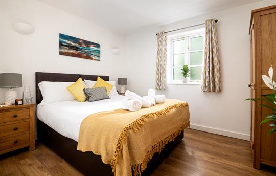 Bedroom 2 with zip and link king bed