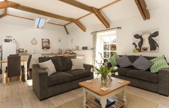 Jasmine Kitchen and Lounge area