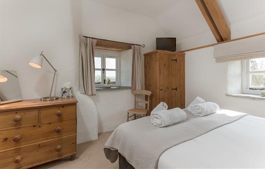 Walnut Kingsize bedroom