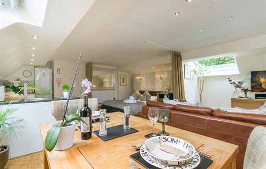 Lakeview Dining Area