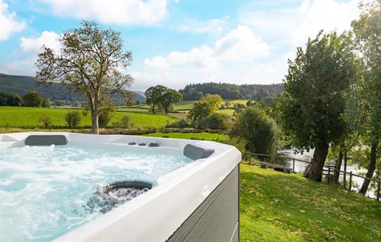 Gamekeepers - Hot tub