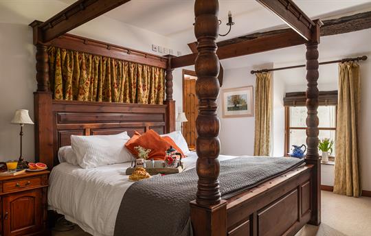 Four poster, double bed