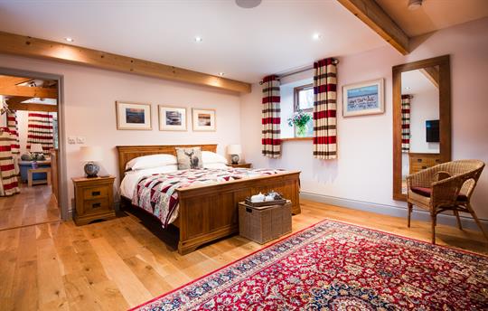 Oversized bedroom with superking bed, The Retreat