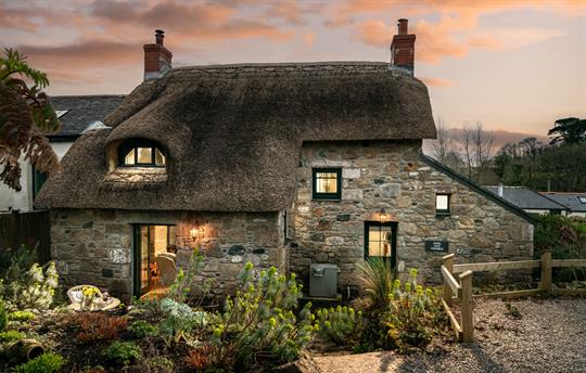 As night falls - Ring and Thimble