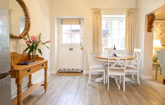 Grosvenor kitchen with dining area