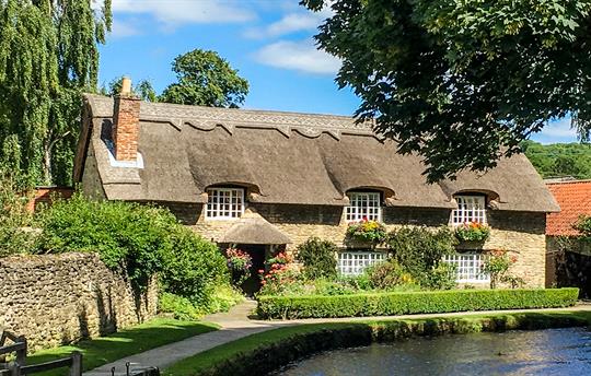 Only 1 mile from picturesque Thornton Le Dale