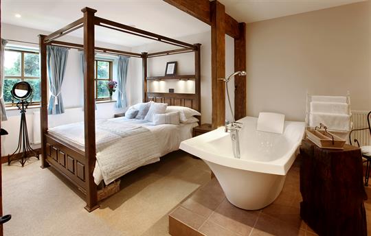  King-size, en suite bedroom with a large bath