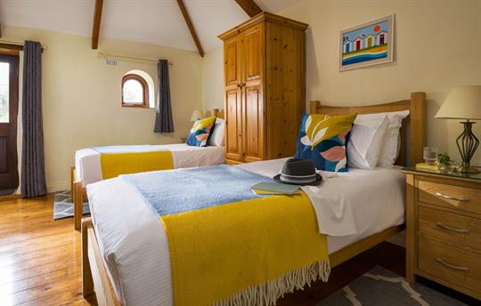 Swallow's Nest large twin bedroom