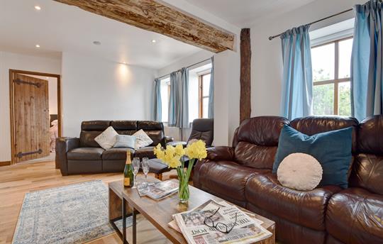 Spacious living room