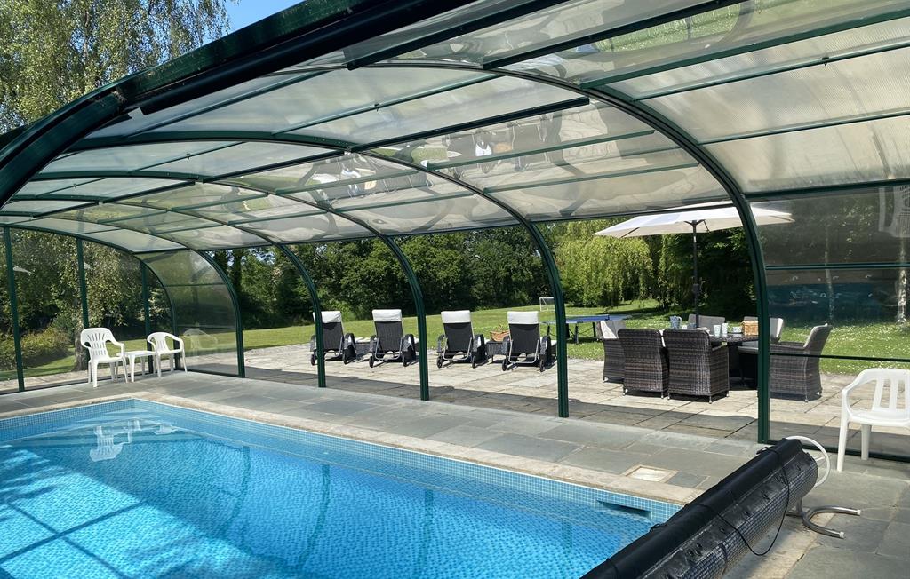 Pool sun terrace