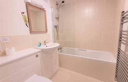 Woodpecker Cottage Bathroom