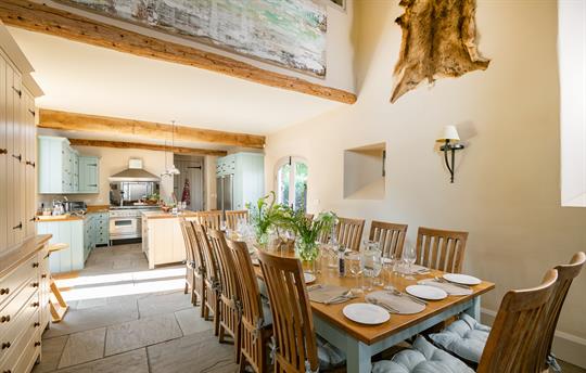 Open plan dining area to seat 16/24