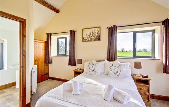 Double Bedroom with en-suite Shower room