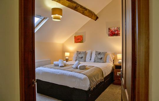 Master Bedroom with king-size bed & ensuite