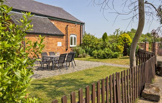 William's Hayloft has an enclosed garden & patio
