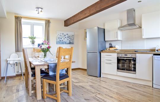 Spacious & modern open plan kitchen/diner