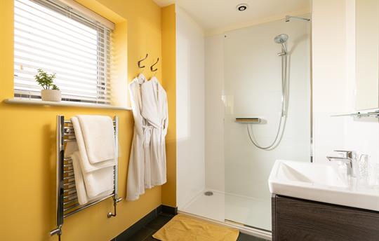 Flyfishers - En Suite bathroom 