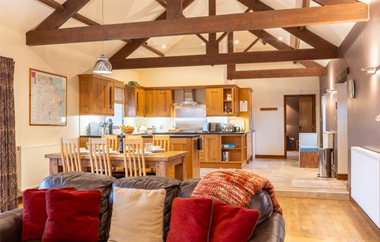 Single storey with 1 step between kitchen/lounge