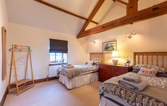 Twin bedroom with ensuite