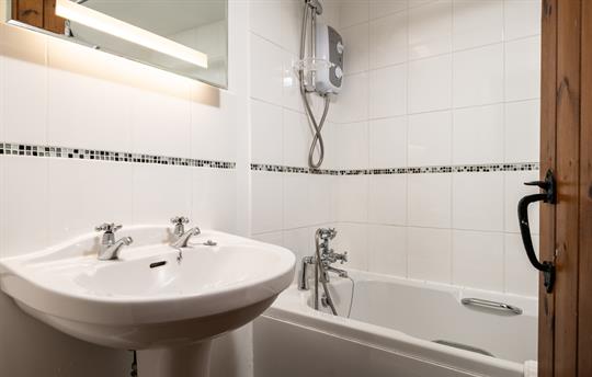 2024 Jonquil Cottage Bathroom