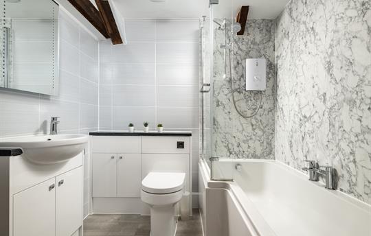 Tilly's Cottage Family Bathroom